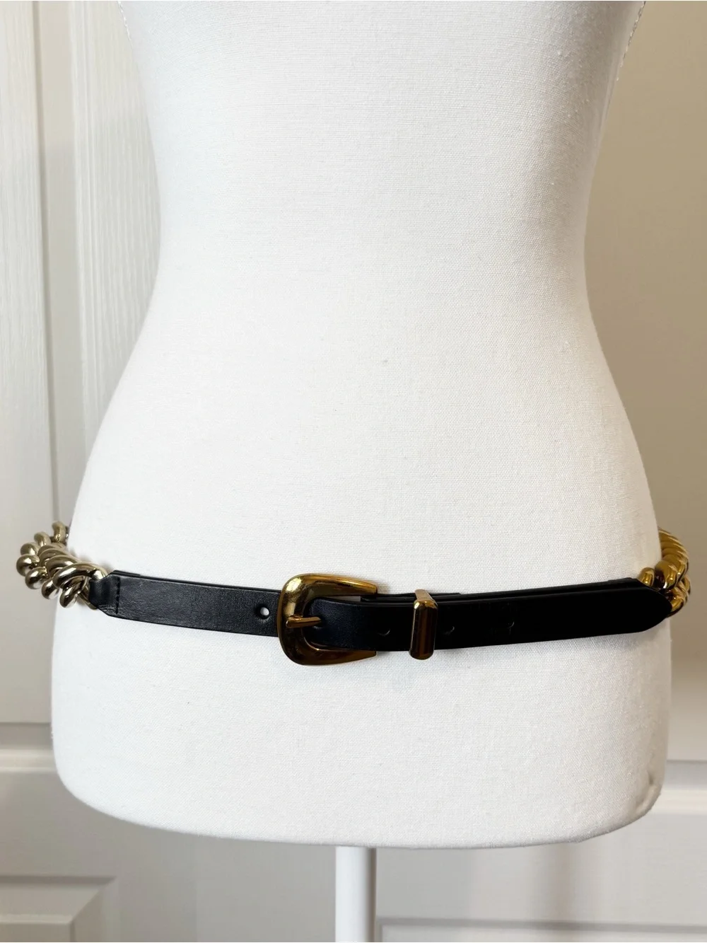 Banana Republic Andi Chain Waist Belt Black Leather Gold Hardware Women’s Medium